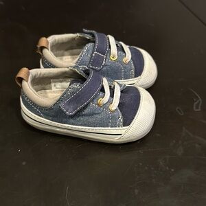 Toddler shoes size 4.5.